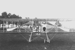 Wright_-Baby_Grand-_front_view_on_ground,_Simms_Station_near_Dayton,_Ohio,_1910_(10492_A.S.).jpg