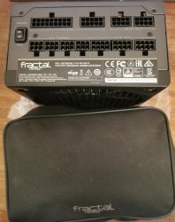 Fractal Design Ion+ 660P liitännät.jpg