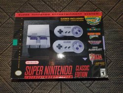 Snes mini JENKKI laatikko päältä.jpg