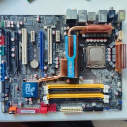 Asus_P5Q_Deluxe.jpg Asus_P5Q_Deluxe.jpg