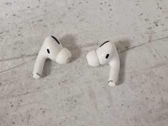 airpods2.jpg airpods2.jpg