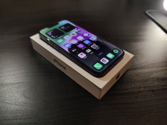Iphone_päällä.jpg Iphone_päällä.jpg