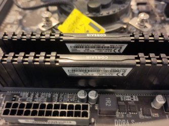 2x8 GB Corsair Vengeance DDR4.jpg