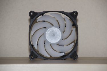 Kolink Umbra 120mm ARGB edestä.JPG