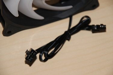 Kolink Umbra 120mm ARGB liittimet.JPG