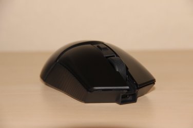 Trust GXT 832 Thado langaton hiiri edestä.JPG