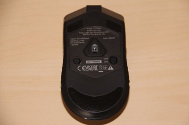 Trust GXT 832 Thado langaton hiiri alta.JPG