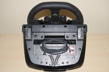 Logitech G923 TRUEFORCE Racing Wheel -ohjauspyörä alta.JPG