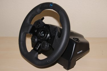 Logitech G923 TRUEFORCE Racing Wheel -ohjauspyörä edestä sivulta.JPG