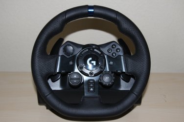 Logitech G923 TRUEFORCE Racing Wheel -ohjauspyörä edestä.JPG