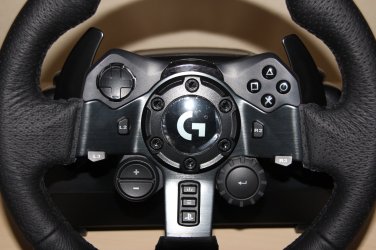 Logitech G923 TRUEFORCE Racing Wheel -ohjauspyörä keskiosa.JPG
