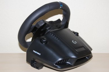 Logitech G923 TRUEFORCE Racing Wheel -ohjauspyörä takaa sivulta.JPG