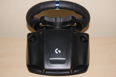 Logitech G923 TRUEFORCE Racing Wheel -ohjauspyörä takaa.JPG