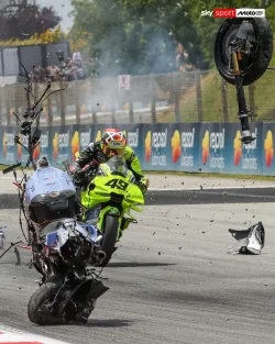 some-brutal-shots-of-pedro-and-alex-incident-v0-mj5wiy767q1h1.webp