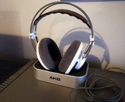 akg1.jpg