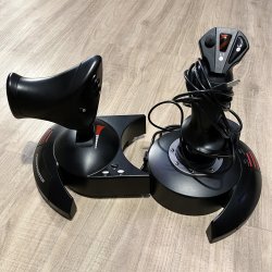Thrustmaster_TFlight_HotasX_02.jpg Thrustmaster_TFlight_HotasX_02.jpg