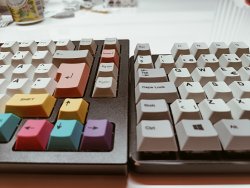 Keychron_Q1_vs_GMMK_TKL_Kulma.jpg