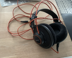 AKG712PRO.png